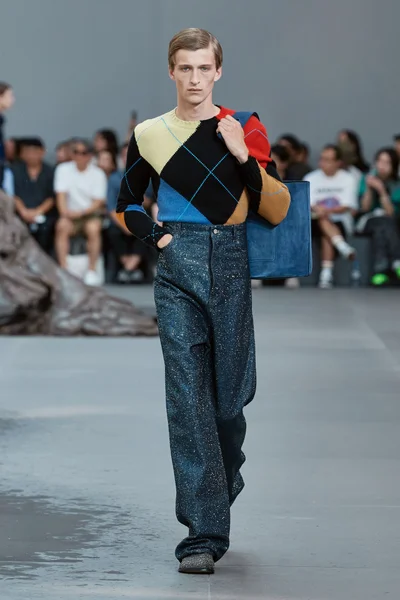 Look 17